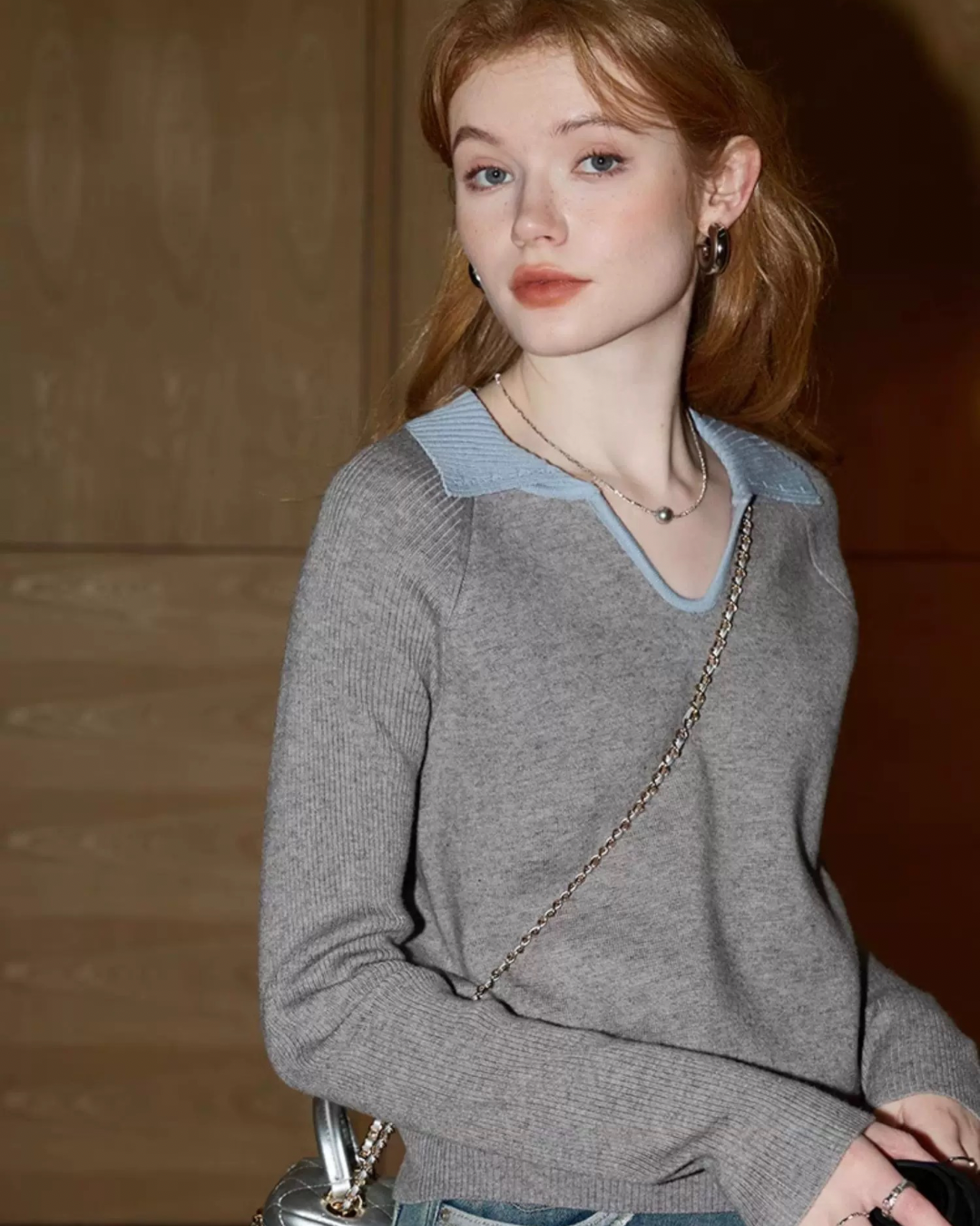 Vネックグレーセーター(トップス・全1色)