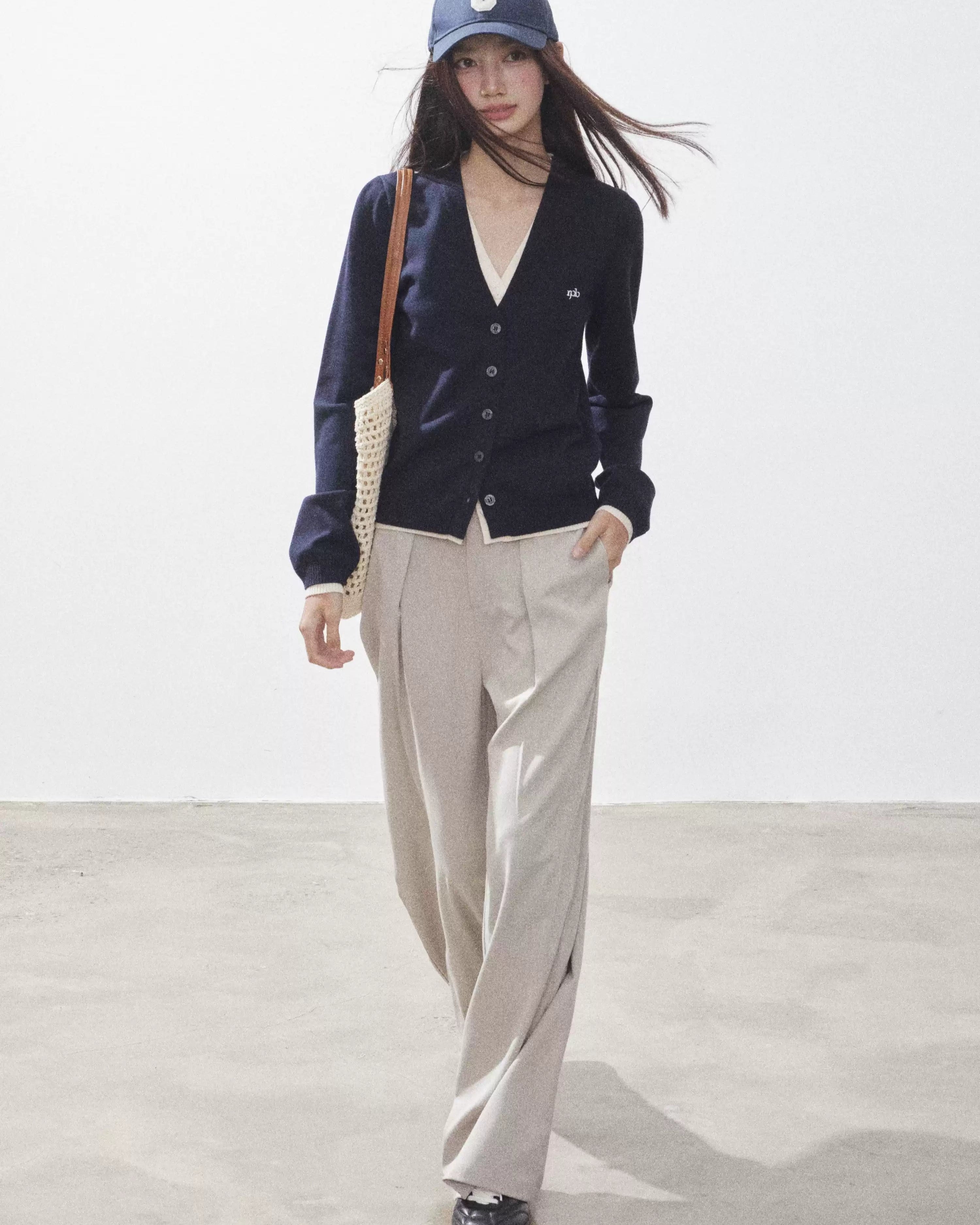 Vネックボタンカーディガン(トップス・全1色)