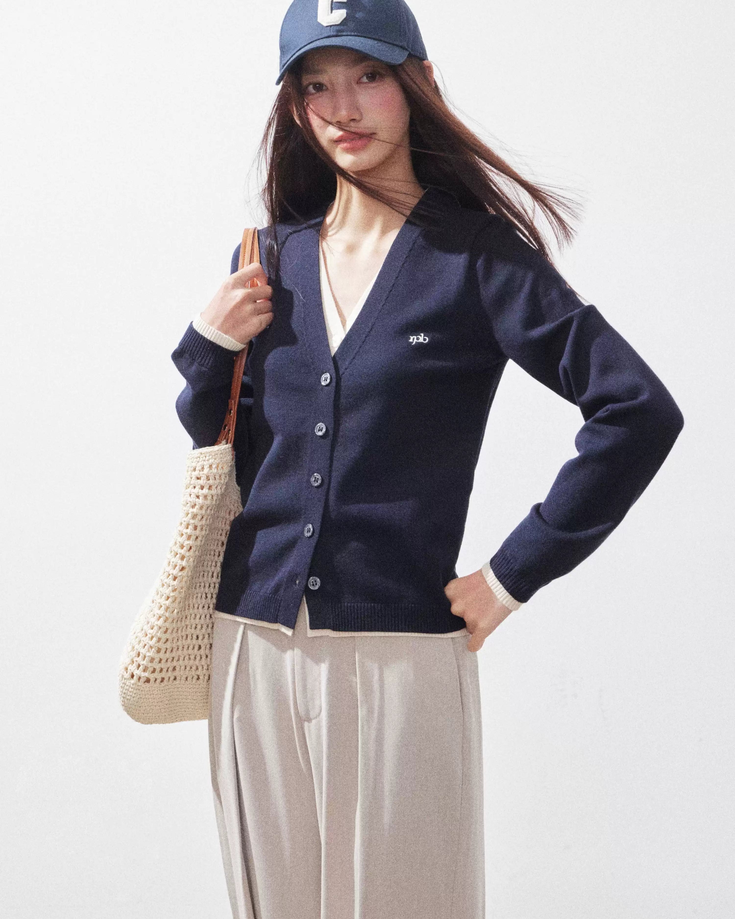 Vネックボタンカーディガン(トップス・全1色)