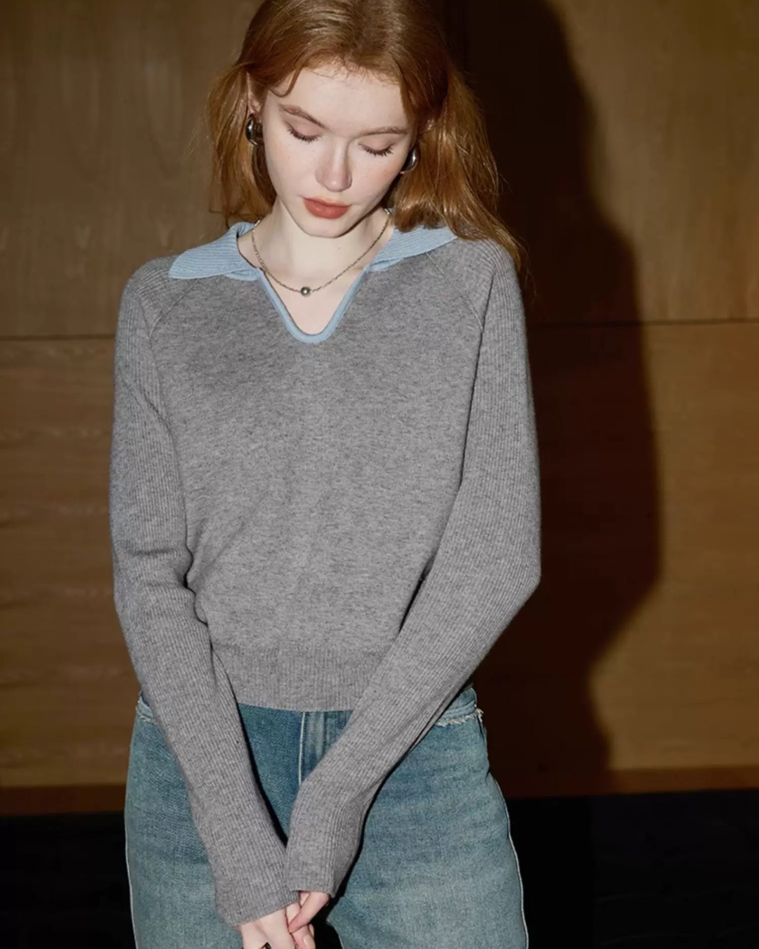 Vネックグレーセーター（トップス・全1色）