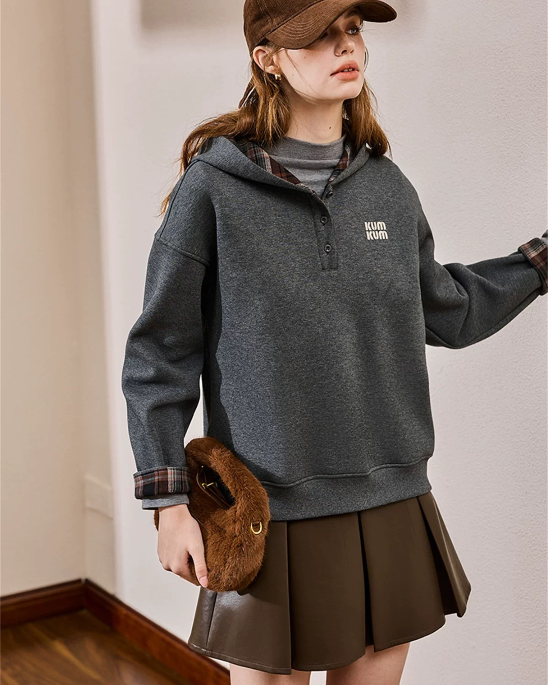 フード付き長袖スウェットシャツ（トップス・全1色）