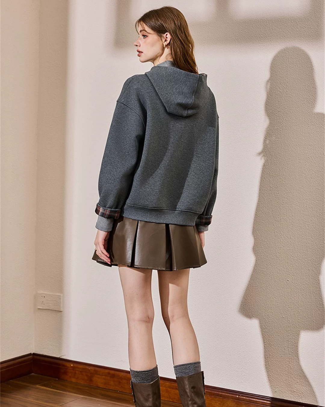 フード付き長袖スウェットシャツ（トップス・全1色）